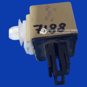 Toyota Landcruiser Flasher relay  81980-30170     Denso VDJ76 VDJ78 VDJ79  7188